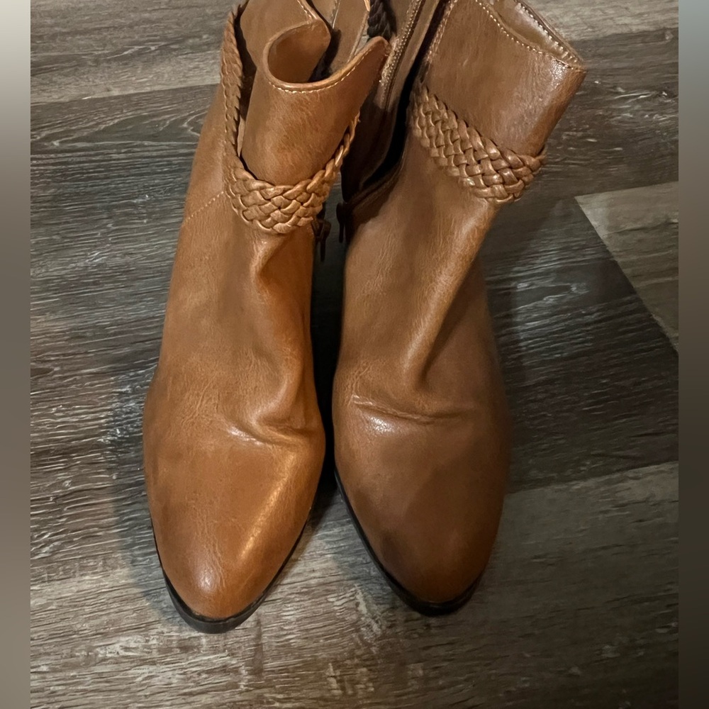 Tan Leather Ankle Boots with Braided Detail and Pointed Toe